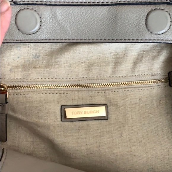Tory Burch leather taupe bag w/ dust bag like new. Large version - Picture 7 of 10